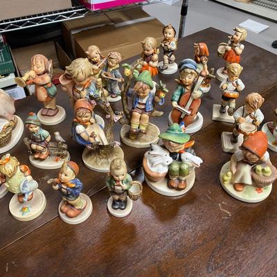 Lot of Hummels, some rare and coveted included Apple Tree Girl