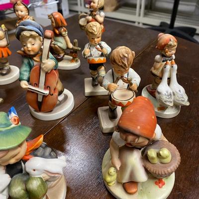 Lot of Hummels, some rare and coveted included Apple Tree Girl