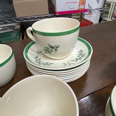 8 holiday Spode tea cups and saucers