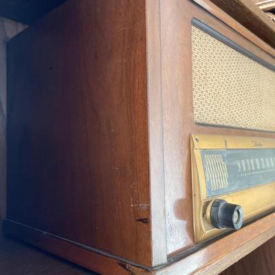 Silvertone vintage radio