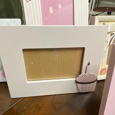 Lot of mostly pink and fun picture frames with porcelain flower decoration