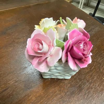 Lot of mostly pink and fun picture frames with porcelain flower decoration