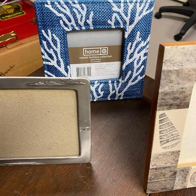 Lot of 6 beach themed picture frames