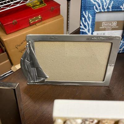 Lot of 6 beach themed picture frames
