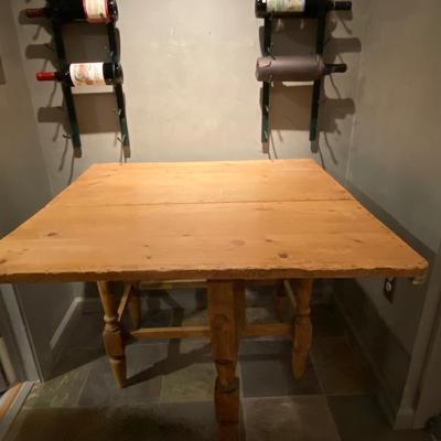 Pine gateleg table