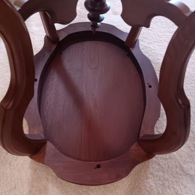 ANTIQUE PARLOR TABLE ON CASTERS AND A HEAVY CRYSTAL CUT LAMP