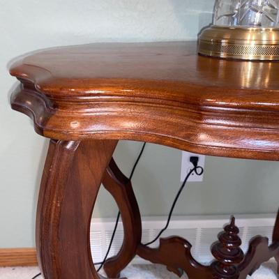 ANTIQUE PARLOR TABLE ON CASTERS AND A HEAVY CRYSTAL CUT LAMP