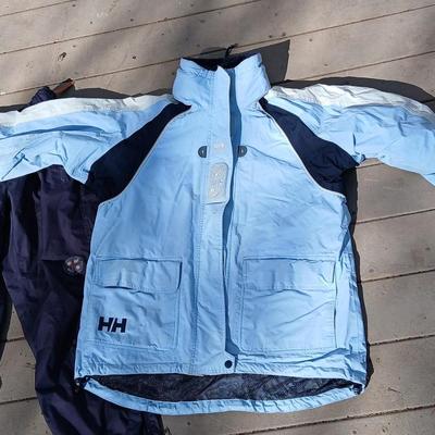 Nice H/H Helly Hansen Size L Ski / snow jacket with Size L Mountain horse riding wear/ ski /snow pants with packs of hot hands