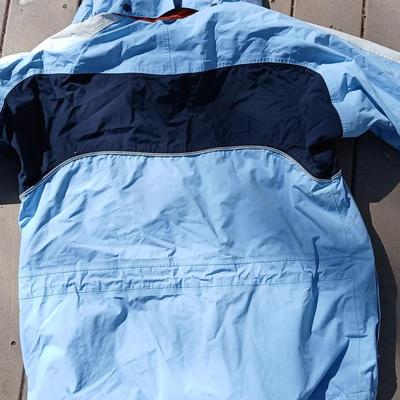 Nice H/H Helly Hansen Size L Ski / snow jacket with Size L Mountain horse riding wear/ ski /snow pants with packs of hot hands