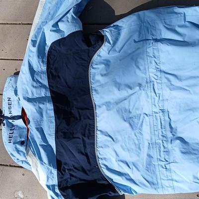 Nice H/H Helly Hansen Size L Ski / snow jacket with Size L Mountain horse riding wear/ ski /snow pants with packs of hot hands