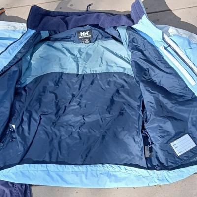 Nice H/H Helly Hansen Size L Ski / snow jacket with Size L Mountain horse riding wear/ ski /snow pants with packs of hot hands