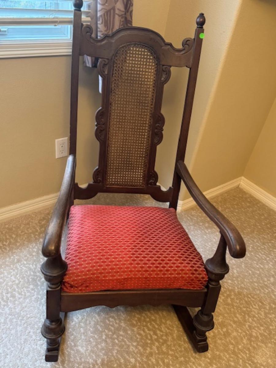Antique Rocking Chair | EstateSales.org