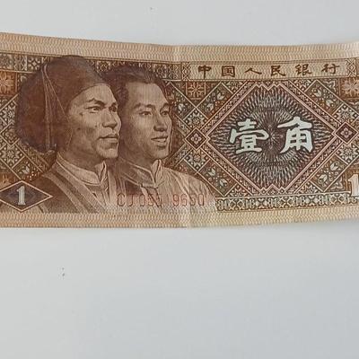 Collection of bills from different countries