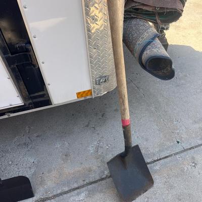 Square head shovel