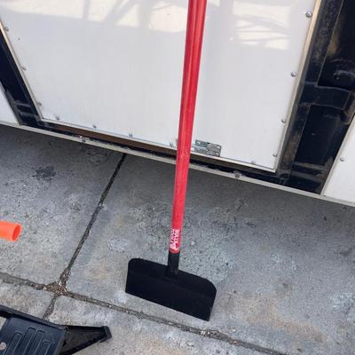 Bully tools ice scrapper