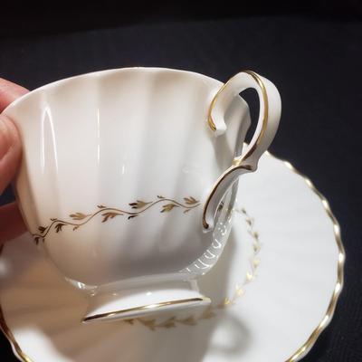 Royal Doulton-Adrian Style 12 pc China Set (O-KD)