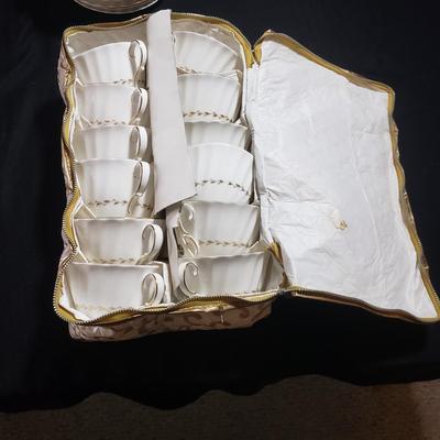 Royal Doulton-Adrian Style 12 pc China Set (O-KD)