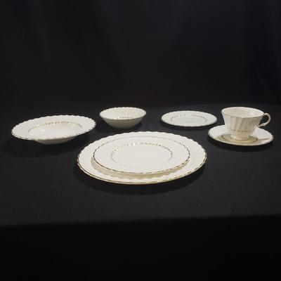 Royal Doulton-Adrian Style 12 pc China Set (O-KD)