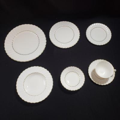 Royal Doulton-Adrian Style 12 pc China Set (O-KD)