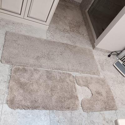 BATHROOM RUGS WITH RUBBER BACKS