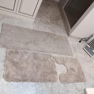 BATHROOM RUGS WITH RUBBER BACKS