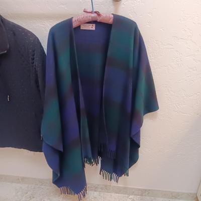 LADIES WOOL WRAP AND LIGHT JACKET SIZE 1X