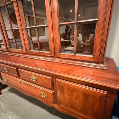 Beautiful Statton china cabinet (matches dining table and server in other pictures)