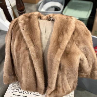 Cropped vintage fur jacket with 3/4 sleeves
