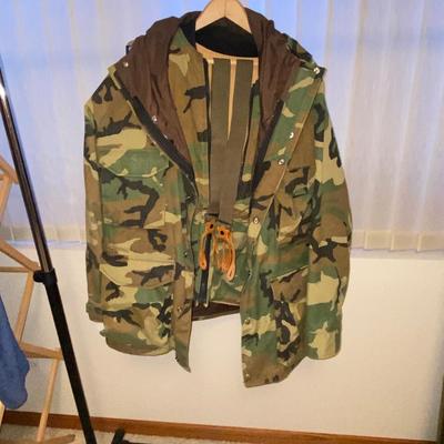 CABELA’S MEN’S DOUBLE LINED CAMOUFLAGE JACKET.