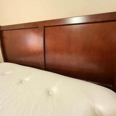 Queen Headboard/footboard Great Condition
