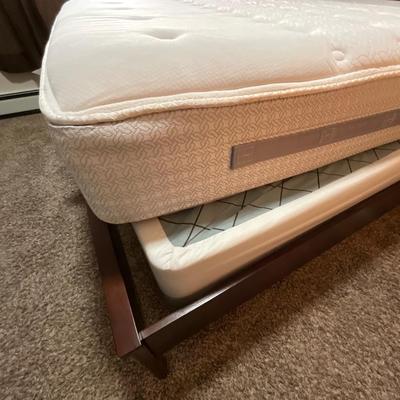 Queen Headboard/footboard Great Condition