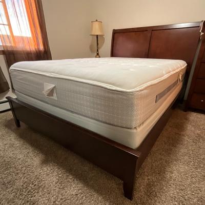 Queen Headboard/footboard Great Condition