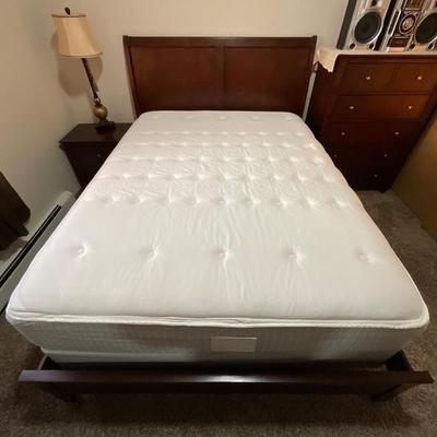 Queen Headboard/footboard Great Condition
