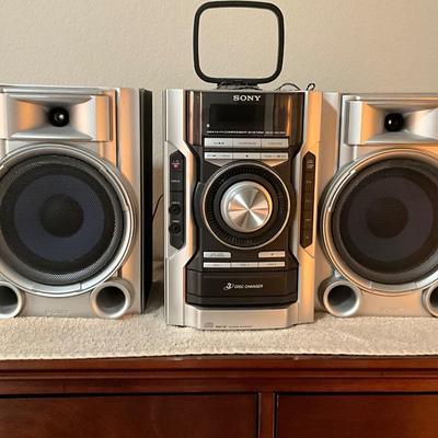 Sony 3-Disc CD Changer AM/FM Stereo System and Speakers