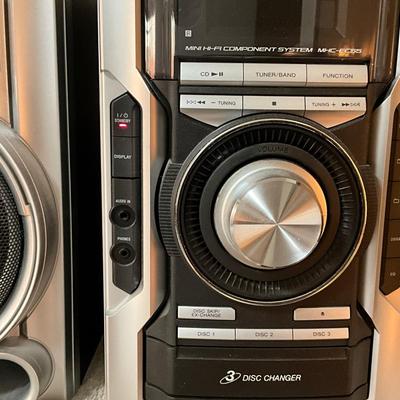 Sony 3-Disc CD Changer AM/FM Stereo System and Speakers