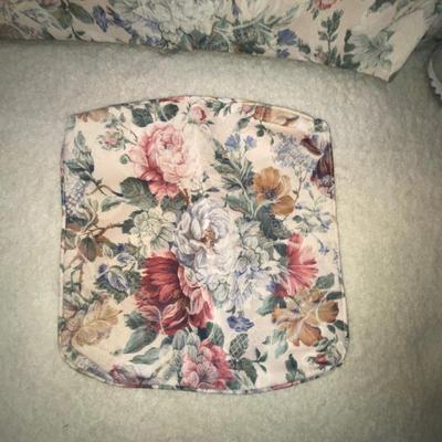 LIKE NEW SUPER SOFT FLORAL PRINT SOFA