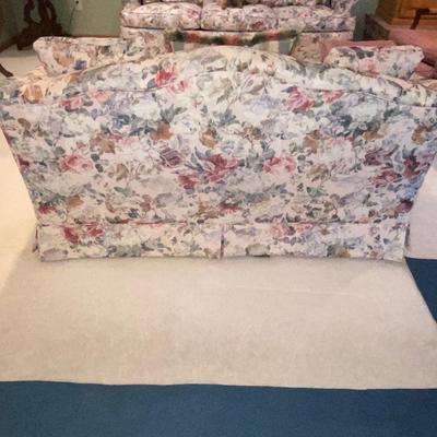 LIKE NEW FLORAL PRINT LOVESEAT