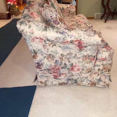 LIKE NEW FLORAL PRINT LOVESEAT