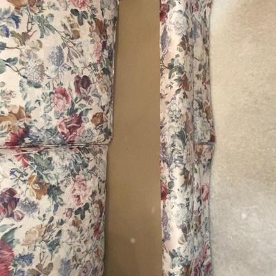 LIKE NEW FLORAL PRINT LOVESEAT