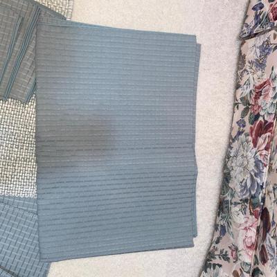 GREEN TONED TABLE DRESSINGS