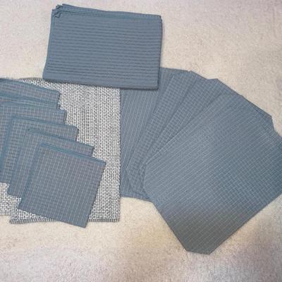 GREEN TONED TABLE DRESSINGS