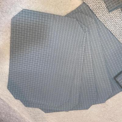 GREEN TONED TABLE DRESSINGS