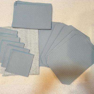 GREEN TONED TABLE DRESSINGS