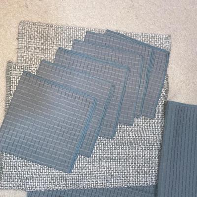 GREEN TONED TABLE DRESSINGS