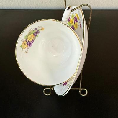 Set of 4 Vintage Brass Wire Teacup & Saucer Gold Tone Display Stand 6-1/2 inches Tall