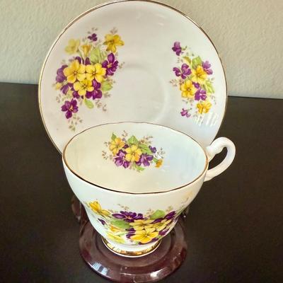 Set of 4 Vintage Brass Wire Teacup & Saucer Gold Tone Display Stand 6-1/2 inches Tall