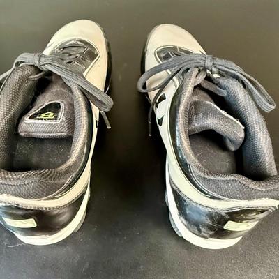 Men’s Under Armor Baseball Cleats size 10