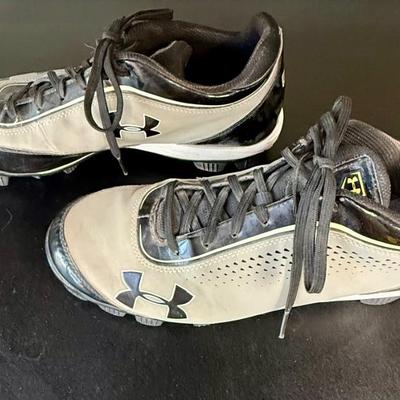 Men’s Under Armor Baseball Cleats size 10