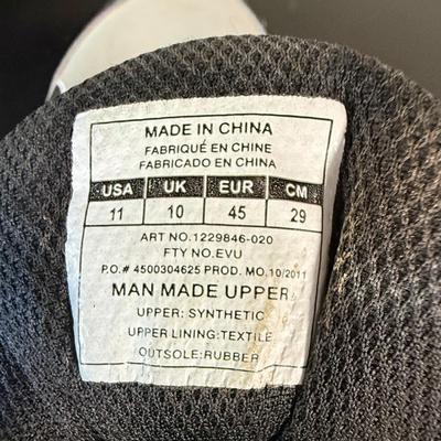 Men’s Under Armor Baseball Cleats size 10
