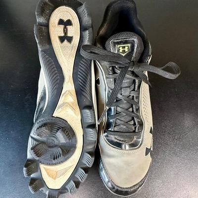 Men’s Under Armor Baseball Cleats size 10